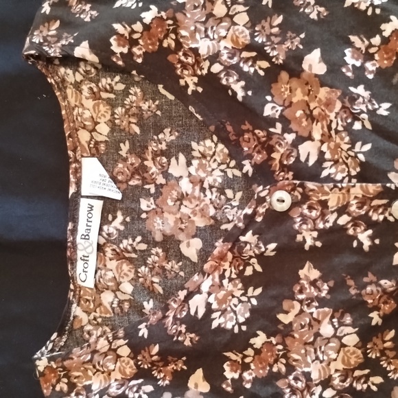 Croft & Barrow Women's Button up Blouse short sleeve flower print black & browns - Picture 2 of 15